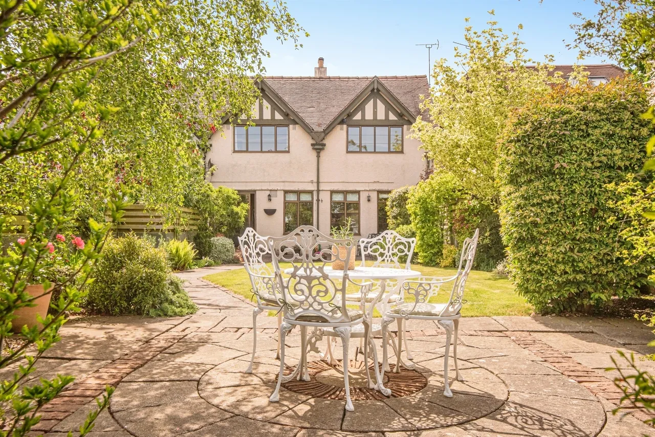 The Mews, Russley Park, Marlborough, photo 9