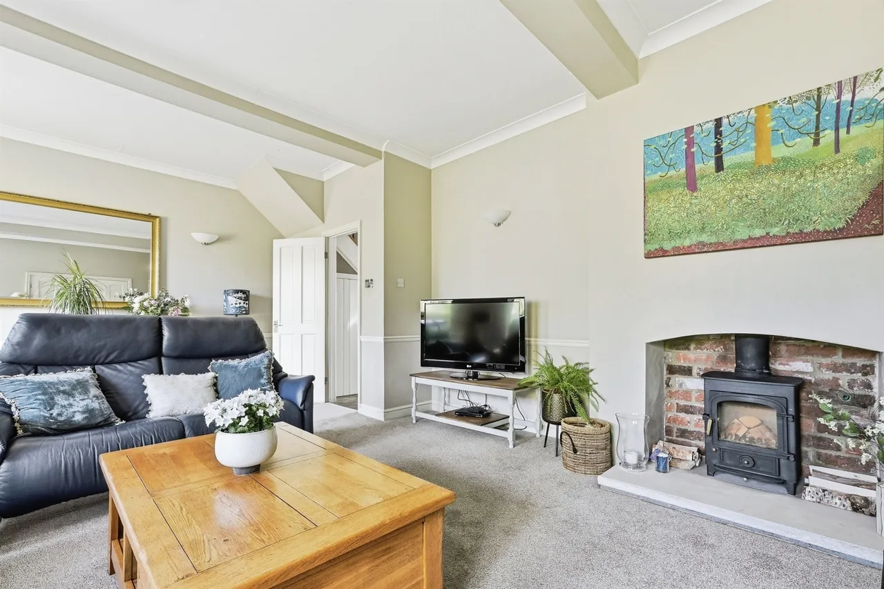 The Mews, Russley Park, Marlborough, photo 4