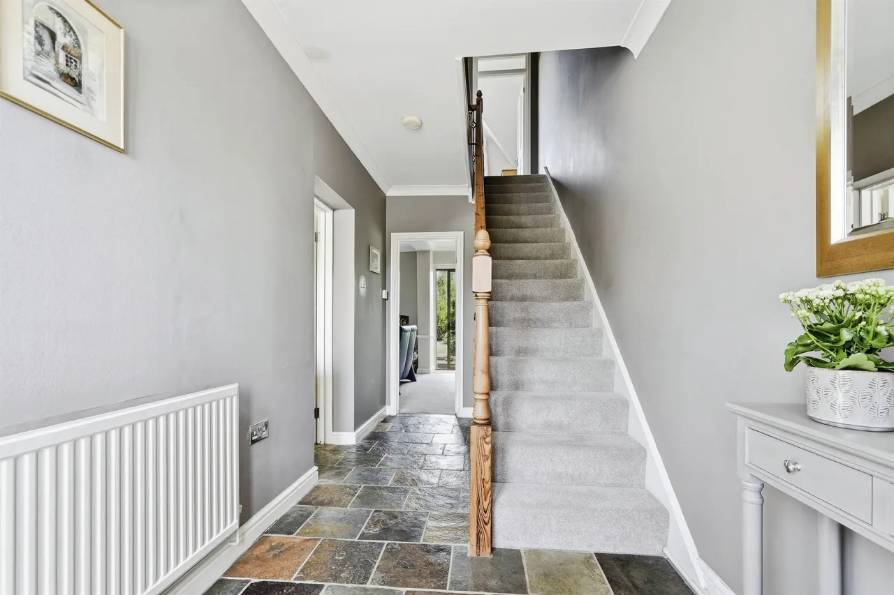The Mews, Russley Park, Marlborough, photo 2