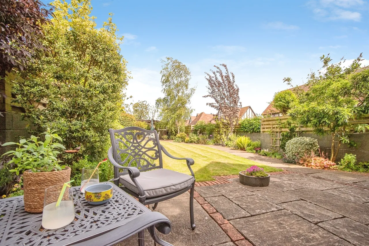 The Mews, Russley Park, Marlborough, photo 8