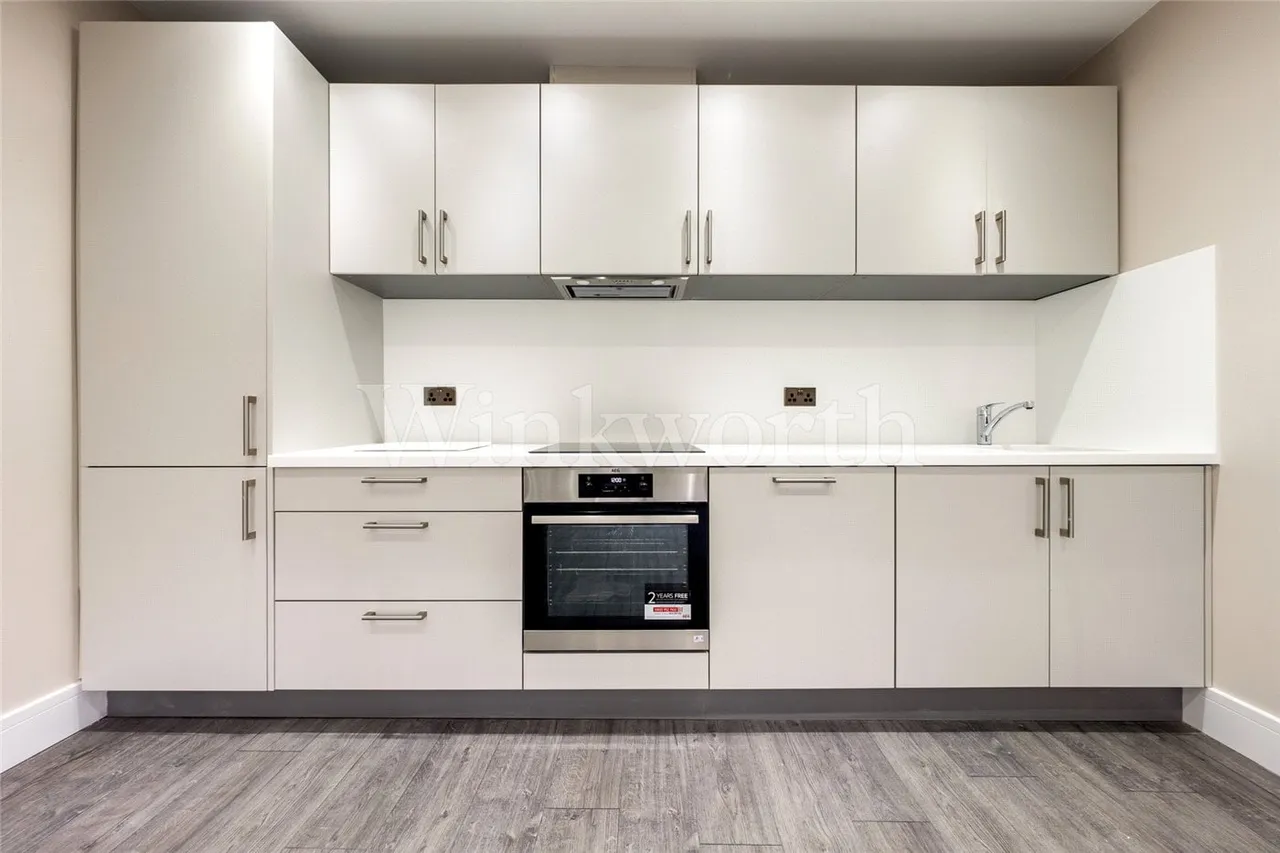 Finchley Road, London, NW11, photo 9