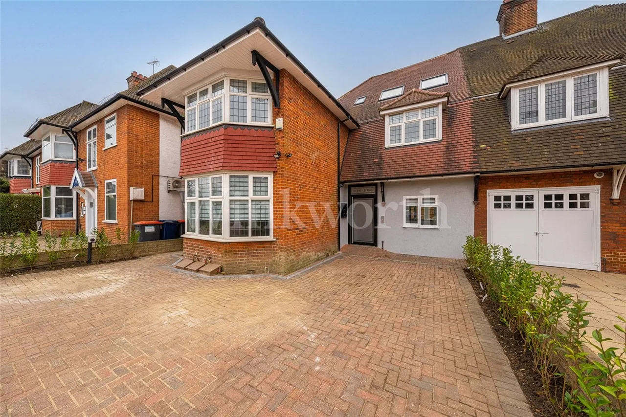 Finchley Road, London, NW11, photo 12