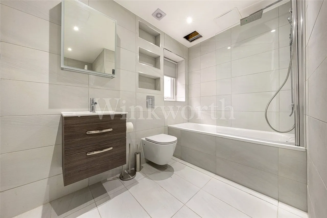 Finchley Road, London, NW11, photo 2