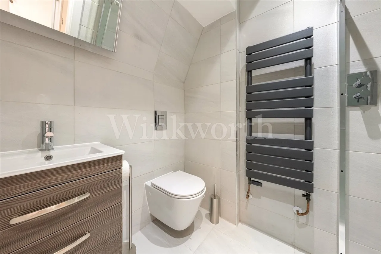 Finchley Road, London, NW11, photo 4