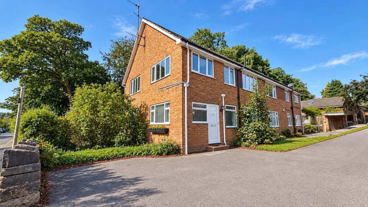 2 bed flat to rent, Snape Hill, Dronfield, S18