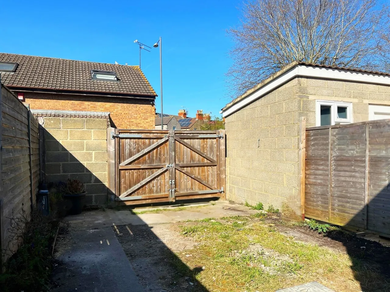 CENTRAL SWINDON, photo 8