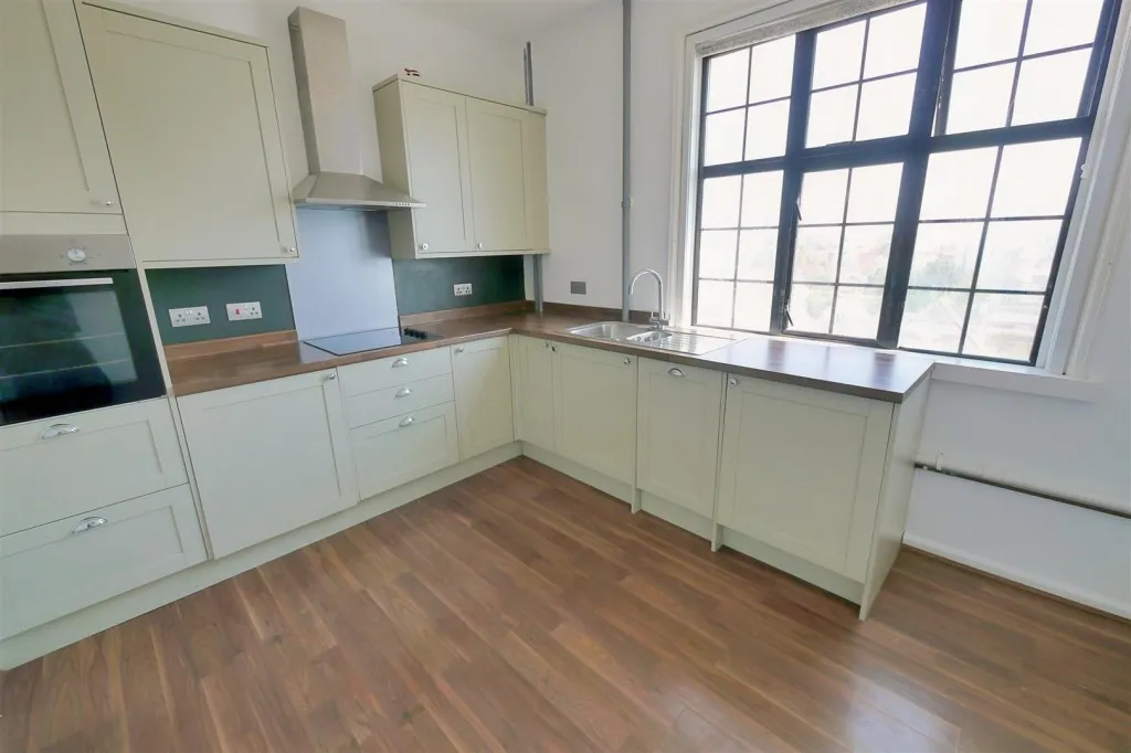 Grand Avenue, Worthing, BN11, photo 6