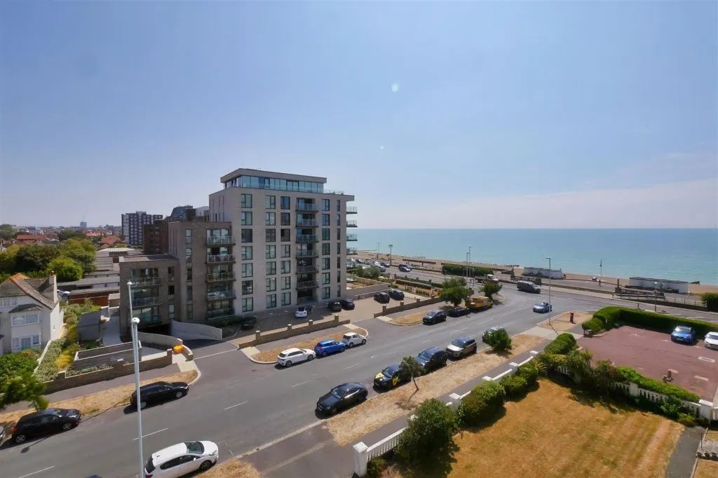 Grand Avenue, Worthing, BN11, photo 4