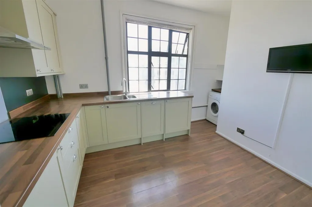 Grand Avenue, Worthing, BN11, photo 5
