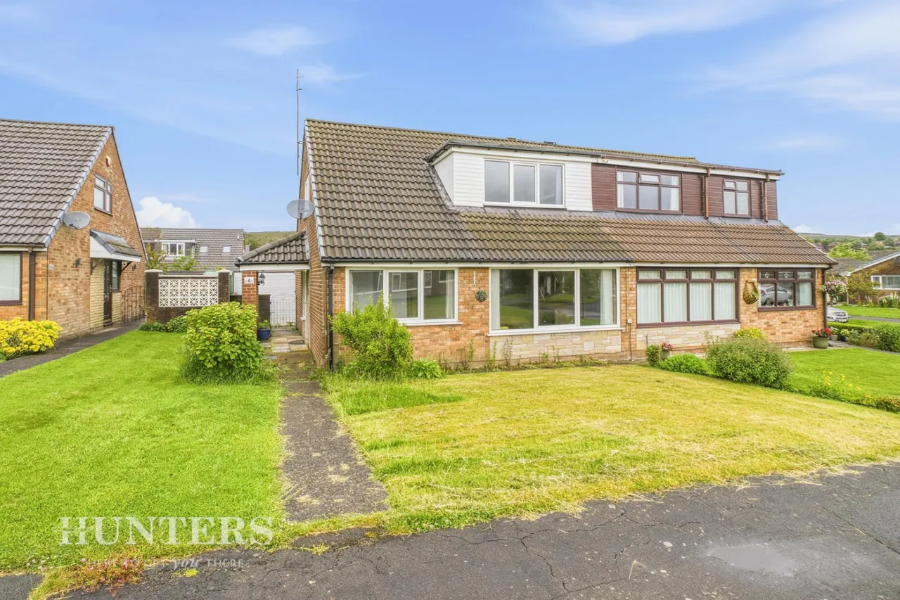 3 bed house for sale, Meadow Walk, Bents Farm Estate, OL15