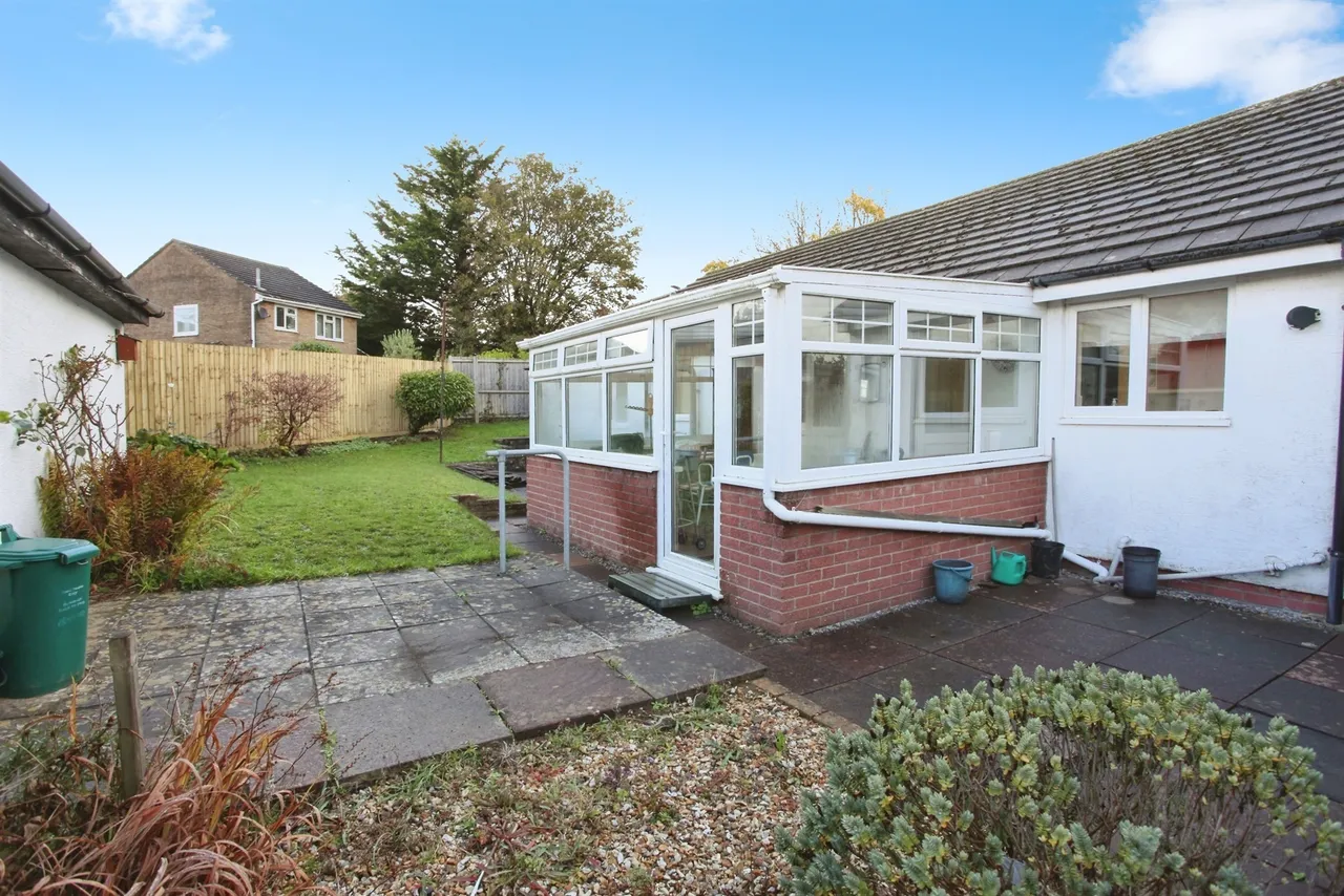 3 bed house for sale — Oak Close, Talbot Green, Pontyclun