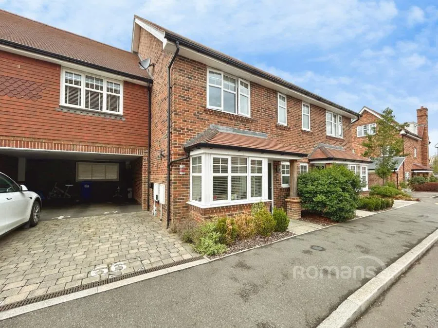 3 bed house for sale, Red Cedar Avenue, Fleet, GU51