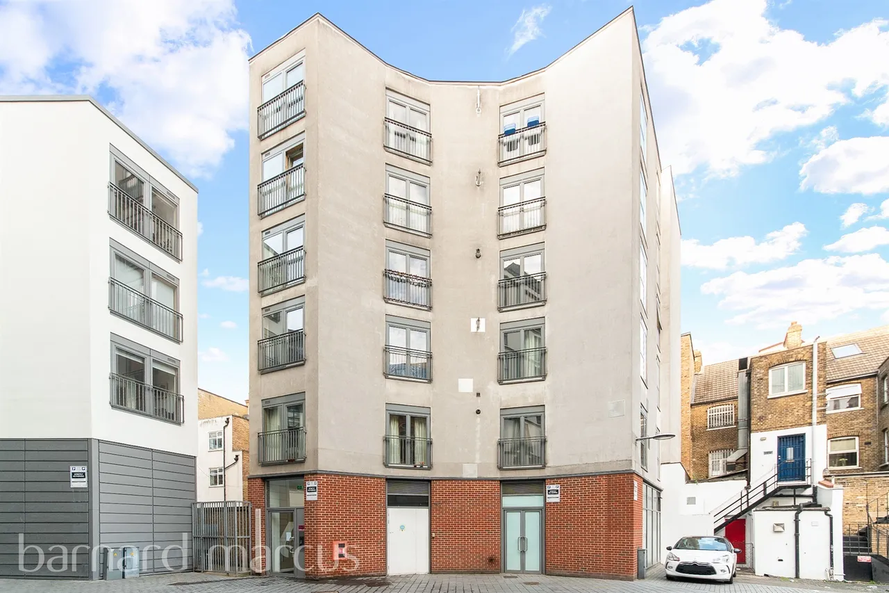 Chapel Yard, London, photo 2