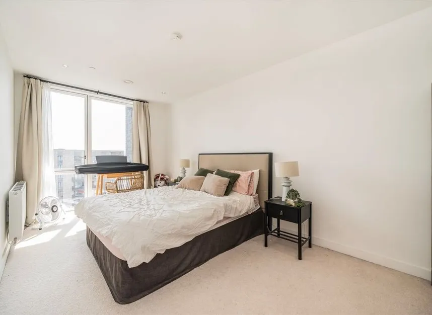 Cavendish Square, Galions Reach, E16, photo 3