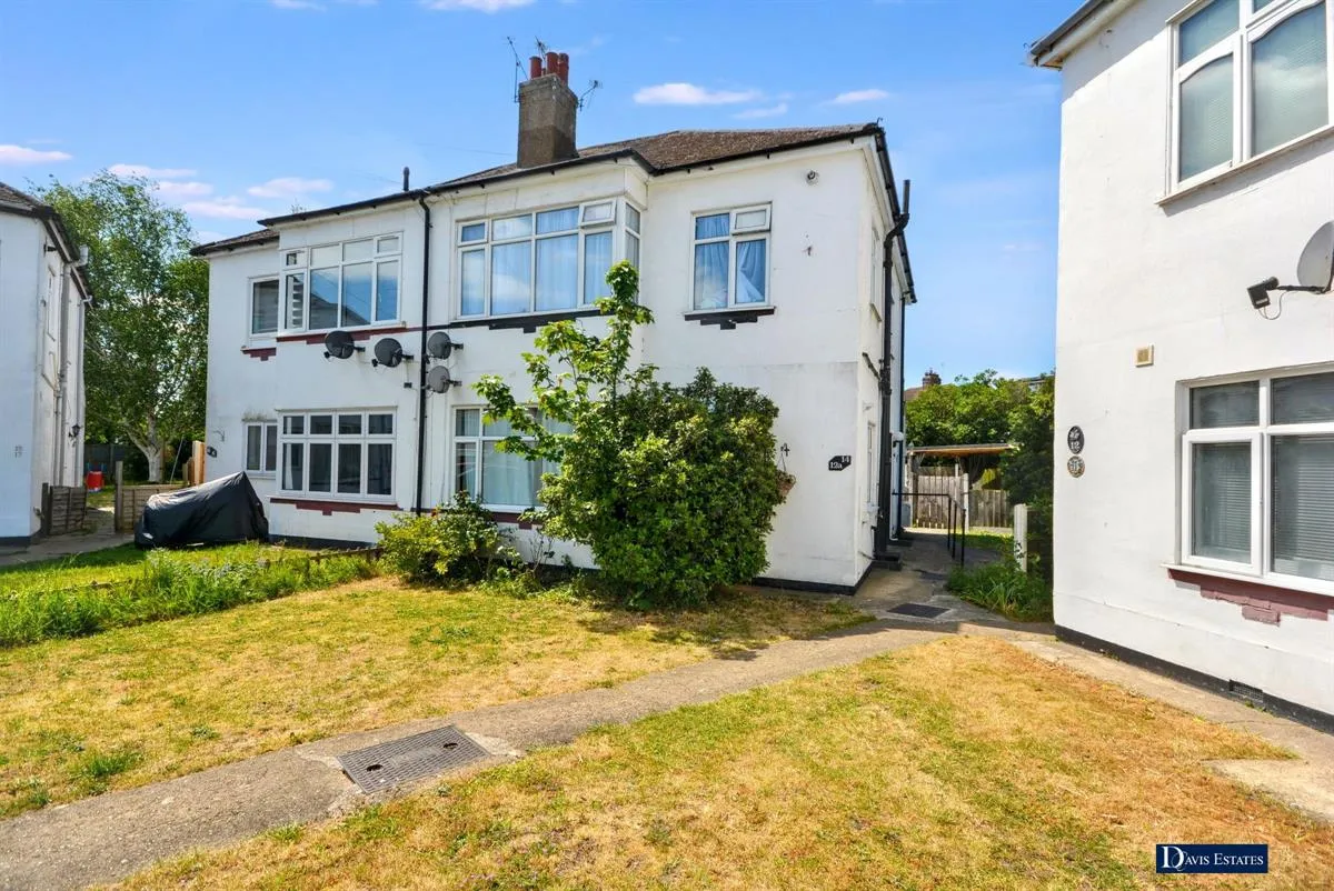 Michael Gardens, Ardleigh Green, Hornchurch, RM11, photo 8