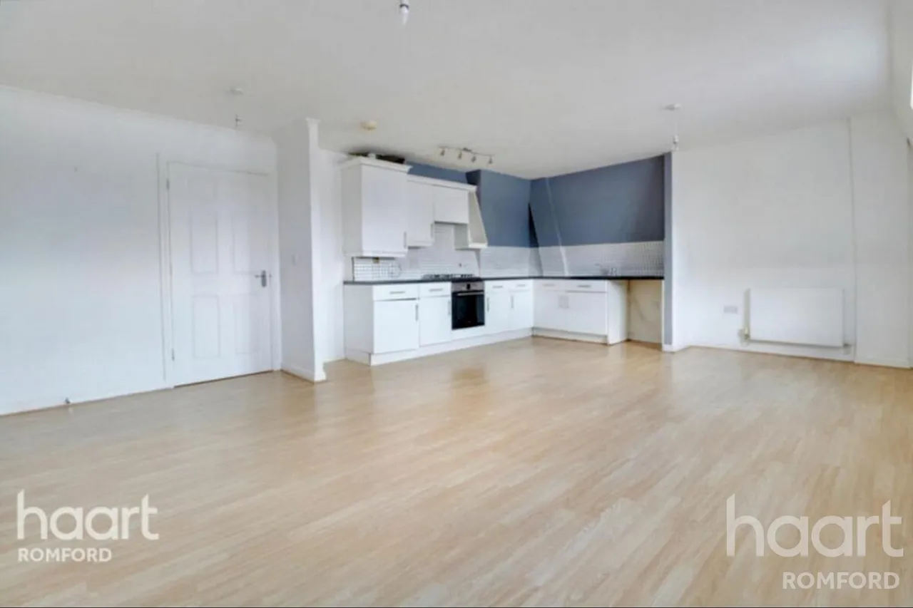 2 bed flat to rent, Southbury Court, Romford -, RM1