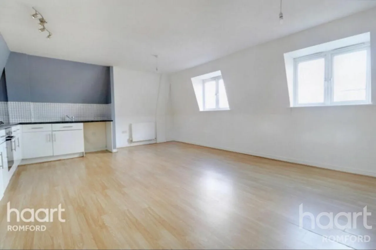 Southbury Court, Romford -, RM1, photo 4