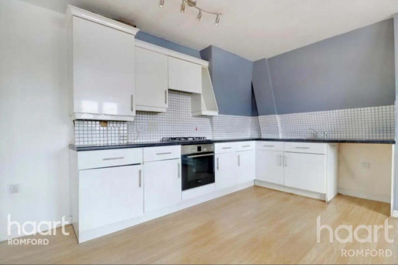 Southbury Court, Romford -, RM1, photo 6