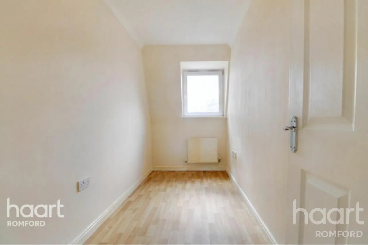 Southbury Court, Romford -, RM1, photo 8