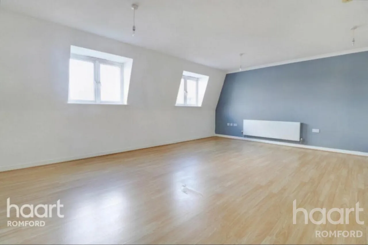 Southbury Court, Romford -, RM1, photo 5