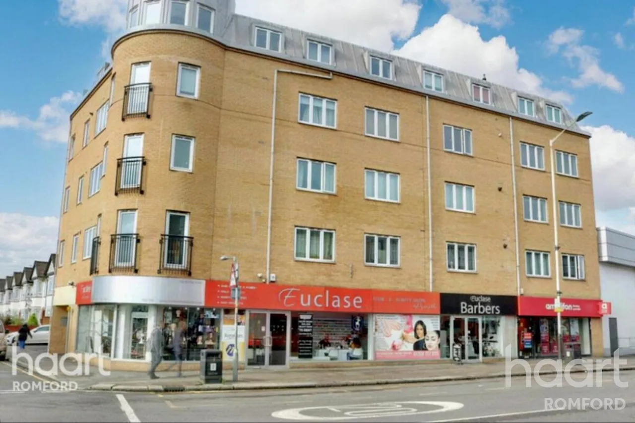 Southbury Court, Romford -, RM1, photo 3