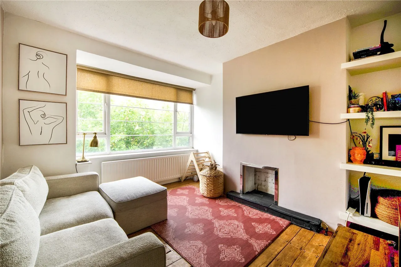 High Road, London, N12, photo 2