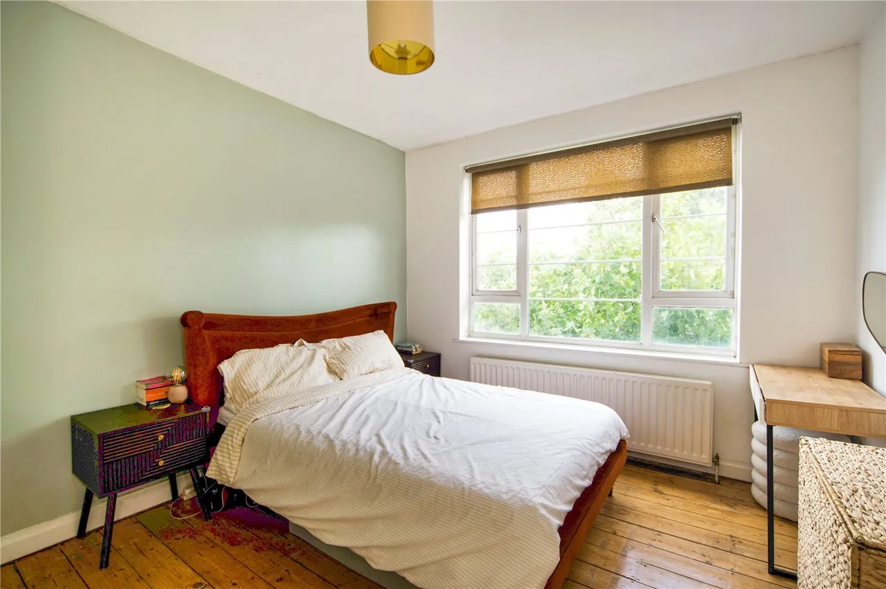 High Road, London, N12, photo 8