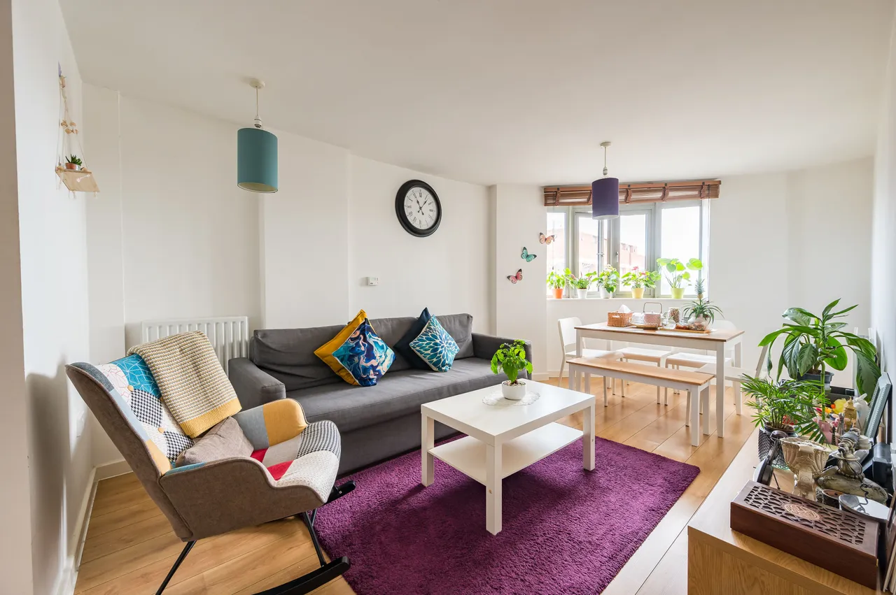 2 bed flat to rent, London, E11