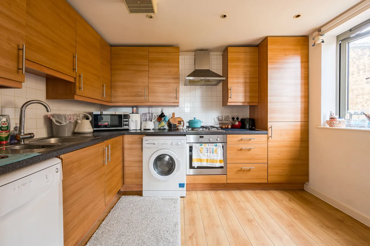 London, E11, photo 2