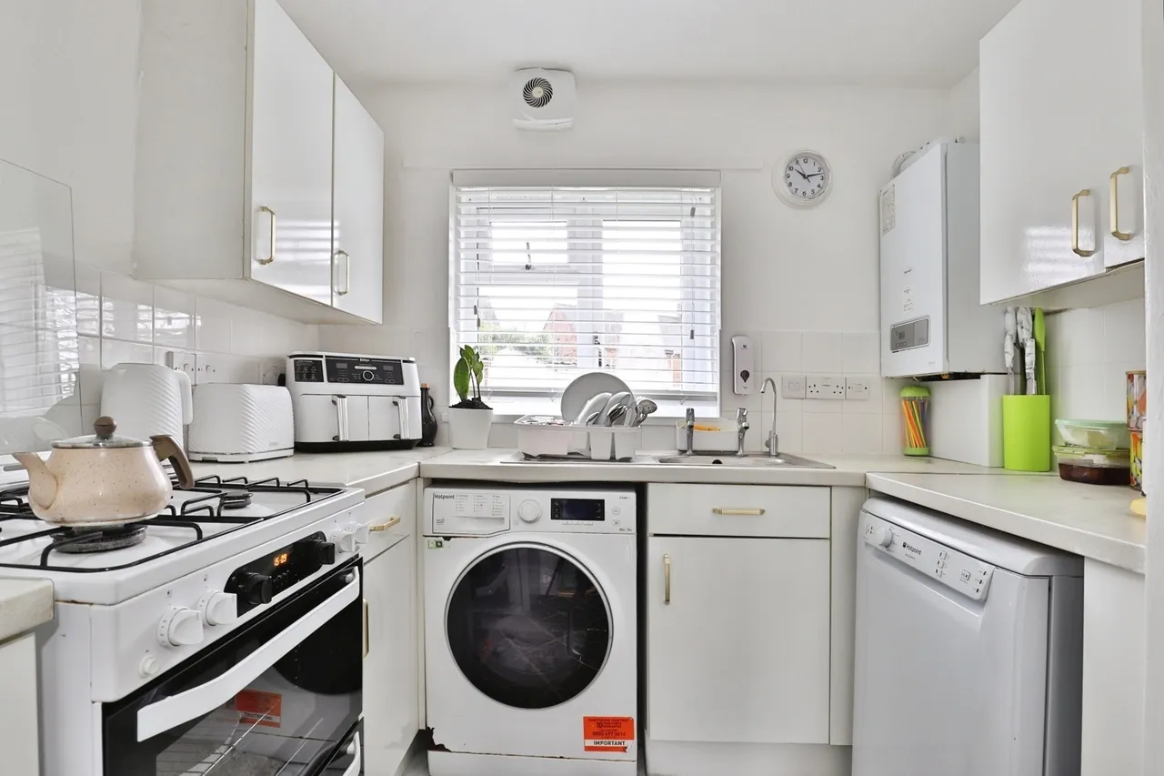 Moore Avenue, West Howe, BH11, photo 6