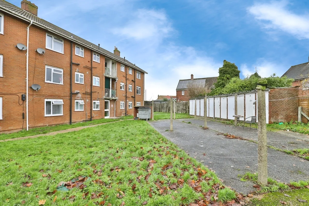 Moore Avenue, West Howe, BH11, photo 16