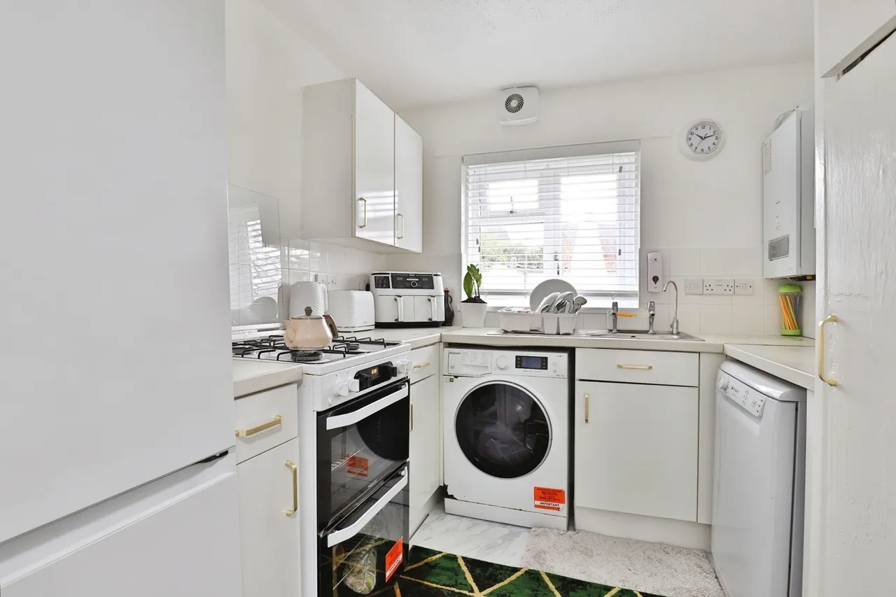 Moore Avenue, West Howe, BH11, photo 4