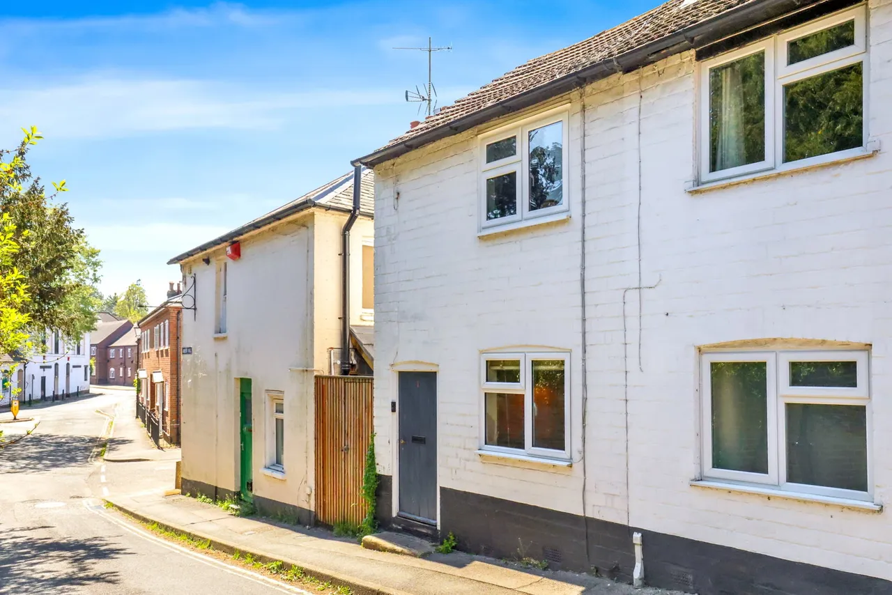 2 bed house for sale — Amery Hill, Alton, GU34 1HS
