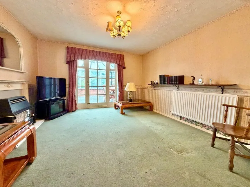 Larkspur Drive, Evesham, Worcestershire, WR11, photo 2