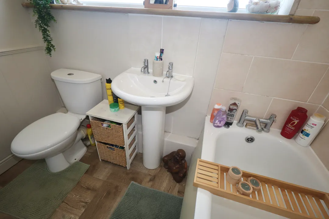 St. Cuthbert Avenue, Wells, photo 16