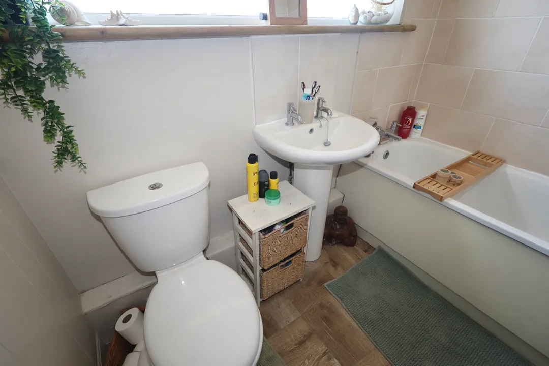 St. Cuthbert Avenue, Wells, photo 7