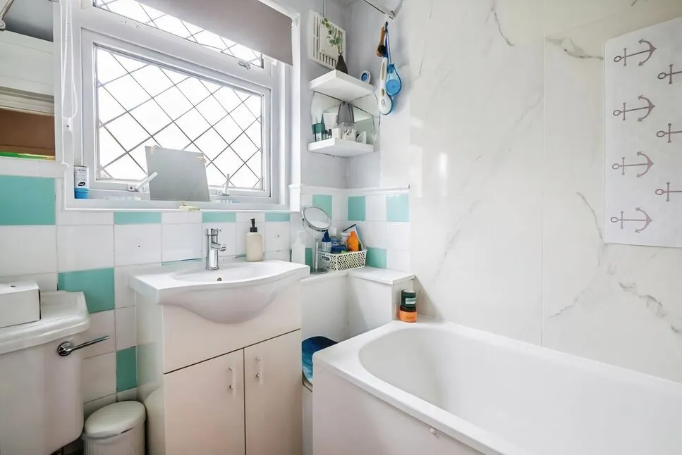 Longhill Road, London, SE6, photo 8