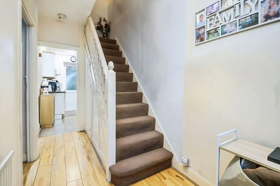 Longhill Road, London, SE6, photo 12