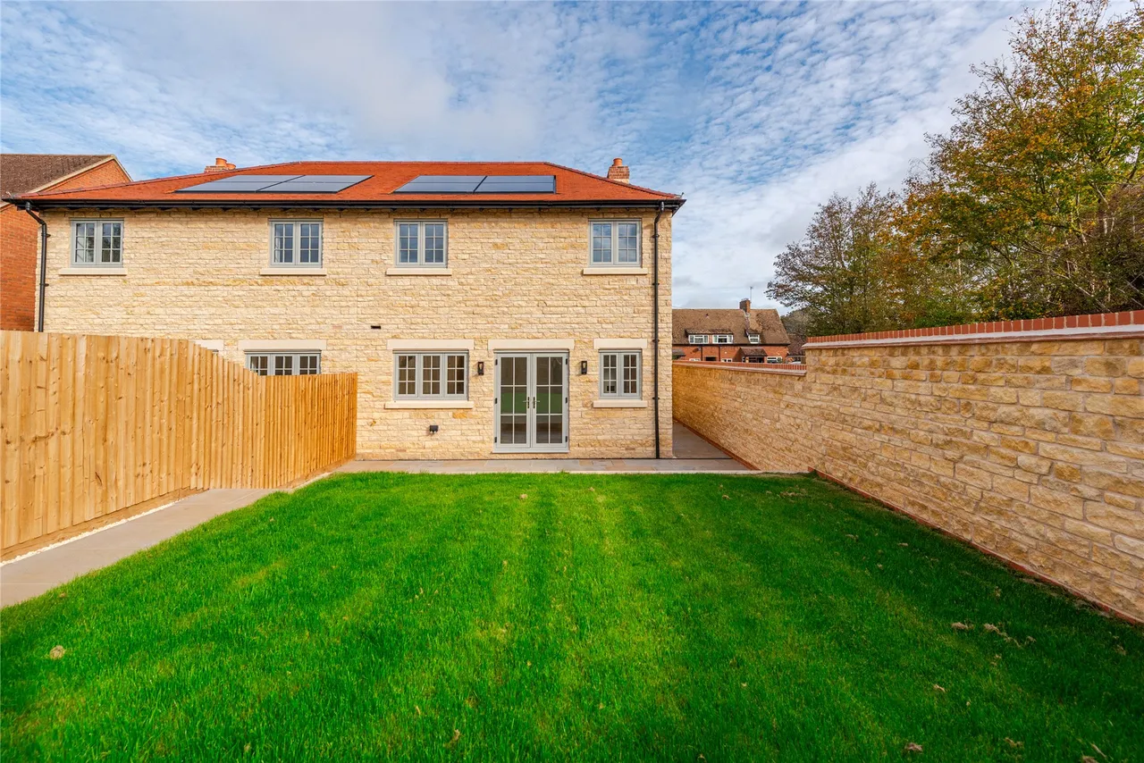 Hedgerow Gardens, Thornborough, MK18, photo 23