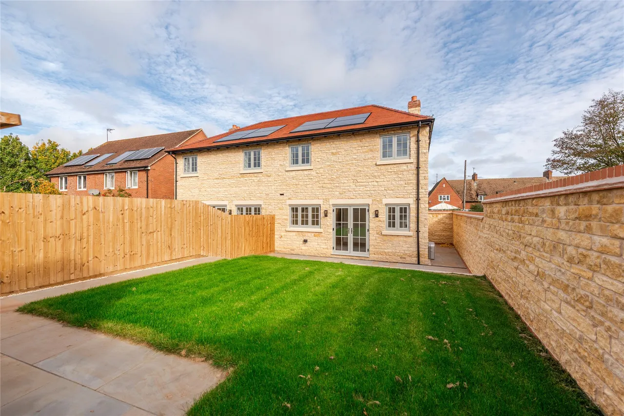 Hedgerow Gardens, Thornborough, MK18, photo 21