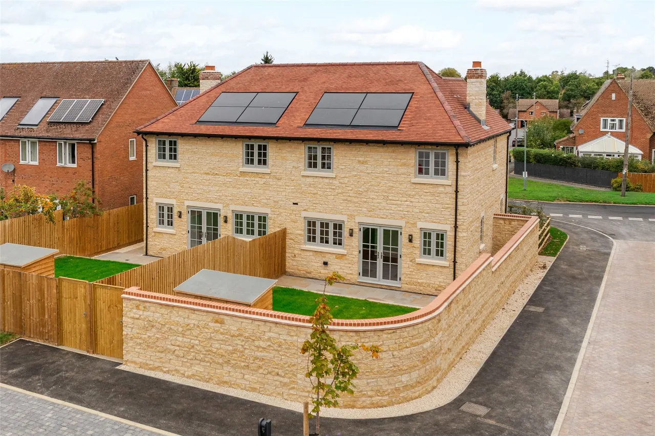 Hedgerow Gardens, Thornborough, MK18, photo 24