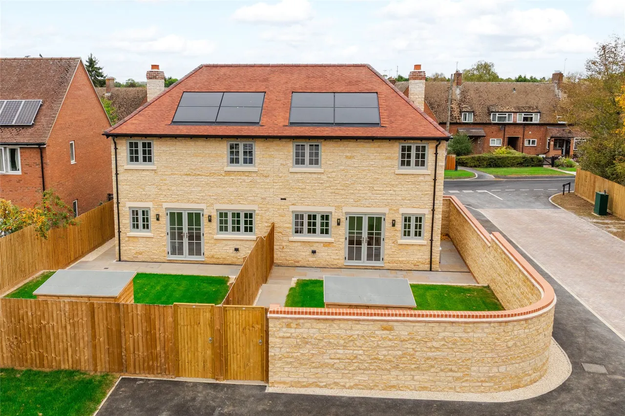 Hedgerow Gardens, Thornborough, MK18, photo 17