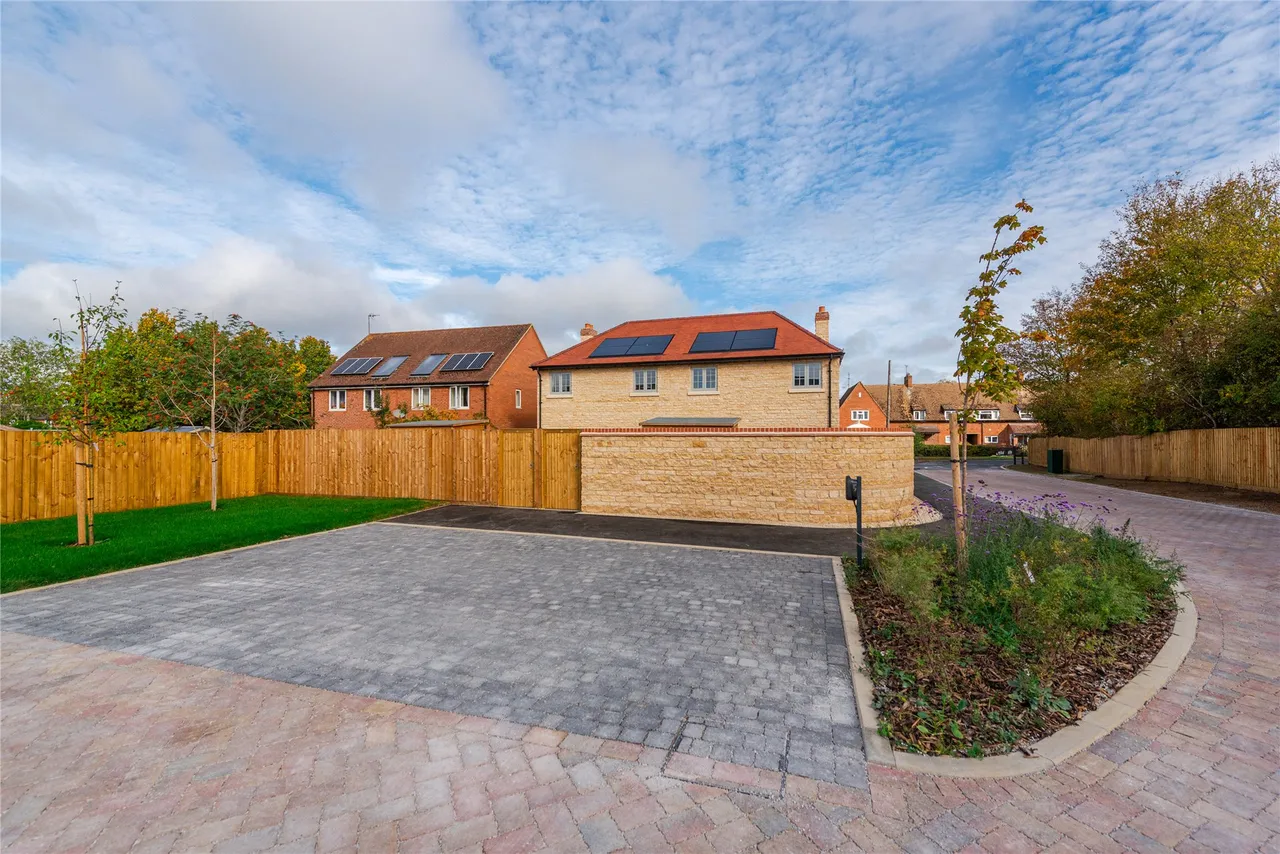 Hedgerow Gardens, Thornborough, MK18, photo 25