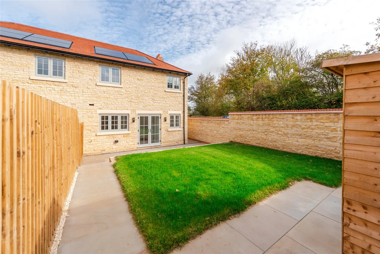 Hedgerow Gardens, Thornborough, MK18, photo 19