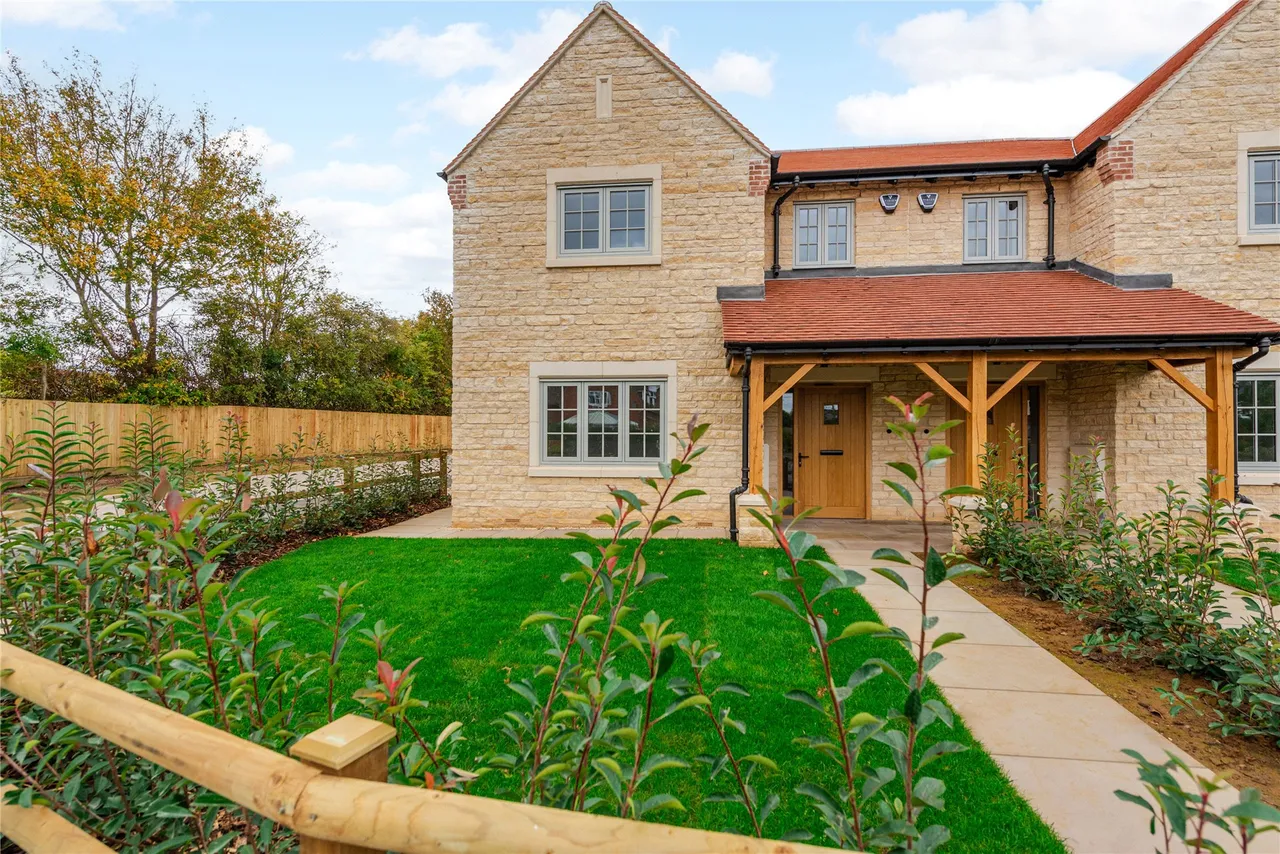Hedgerow Gardens, Thornborough, MK18, photo 26
