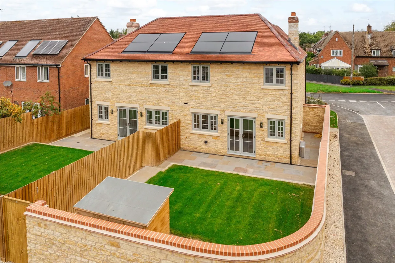 Hedgerow Gardens, Thornborough, MK18, photo 3