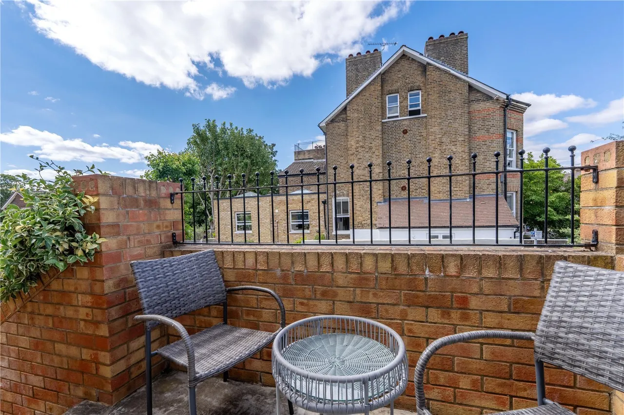 Greville Close, St Margarets, TW1, photo 11
