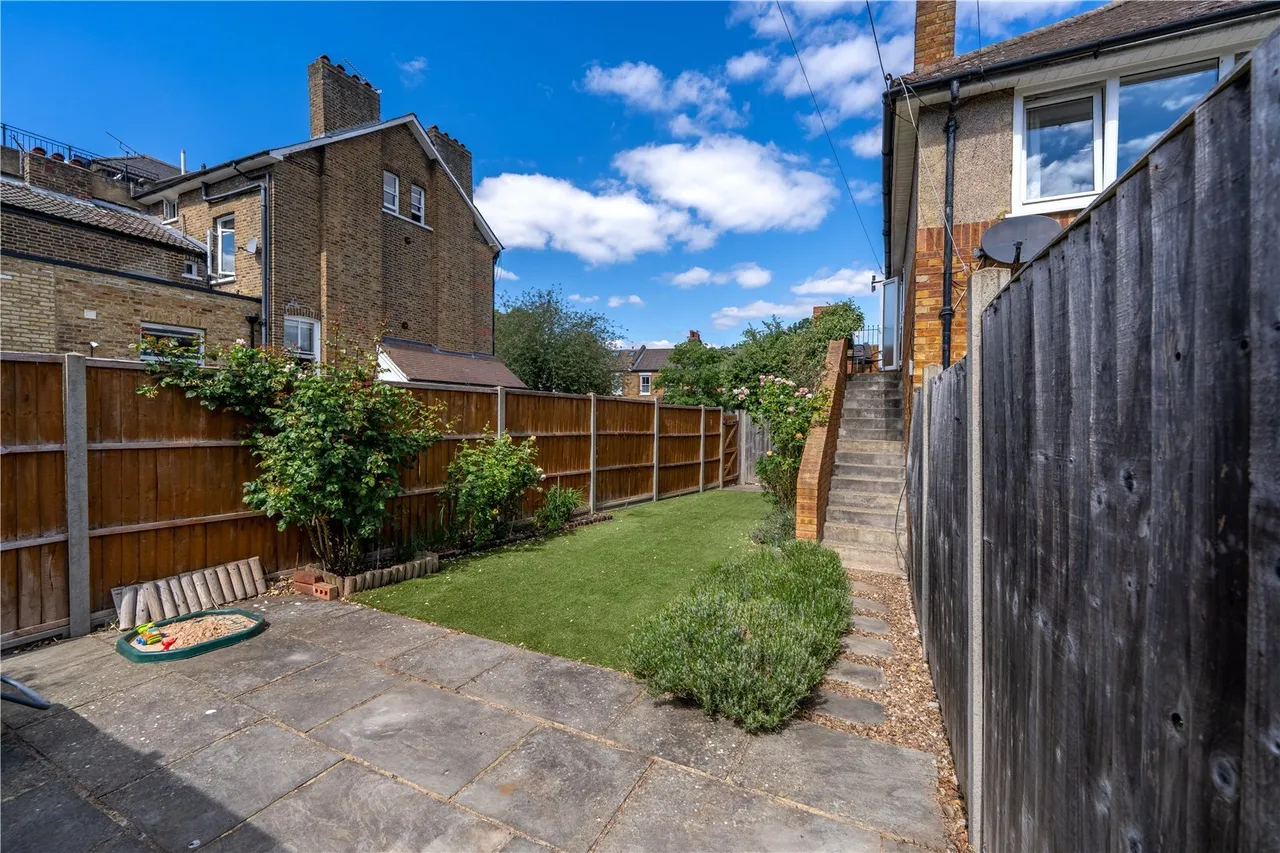 Greville Close, St Margarets, TW1, photo 14