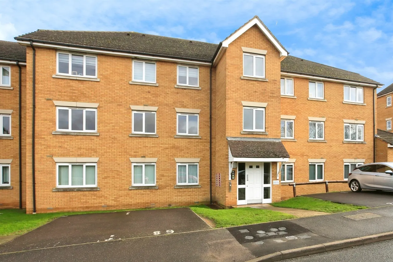 2 bed flat for sale — Fellowes Road, Peterborough