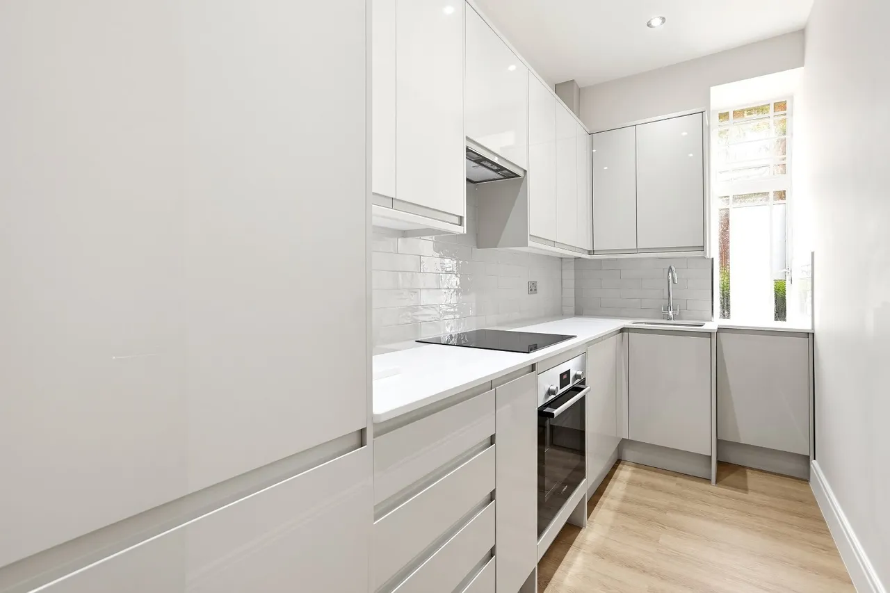 Arthur Court, Queensway, W2, photo 4